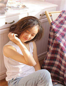 《一边下奶一吃敷面膜视频讲解-女女性行为视频》